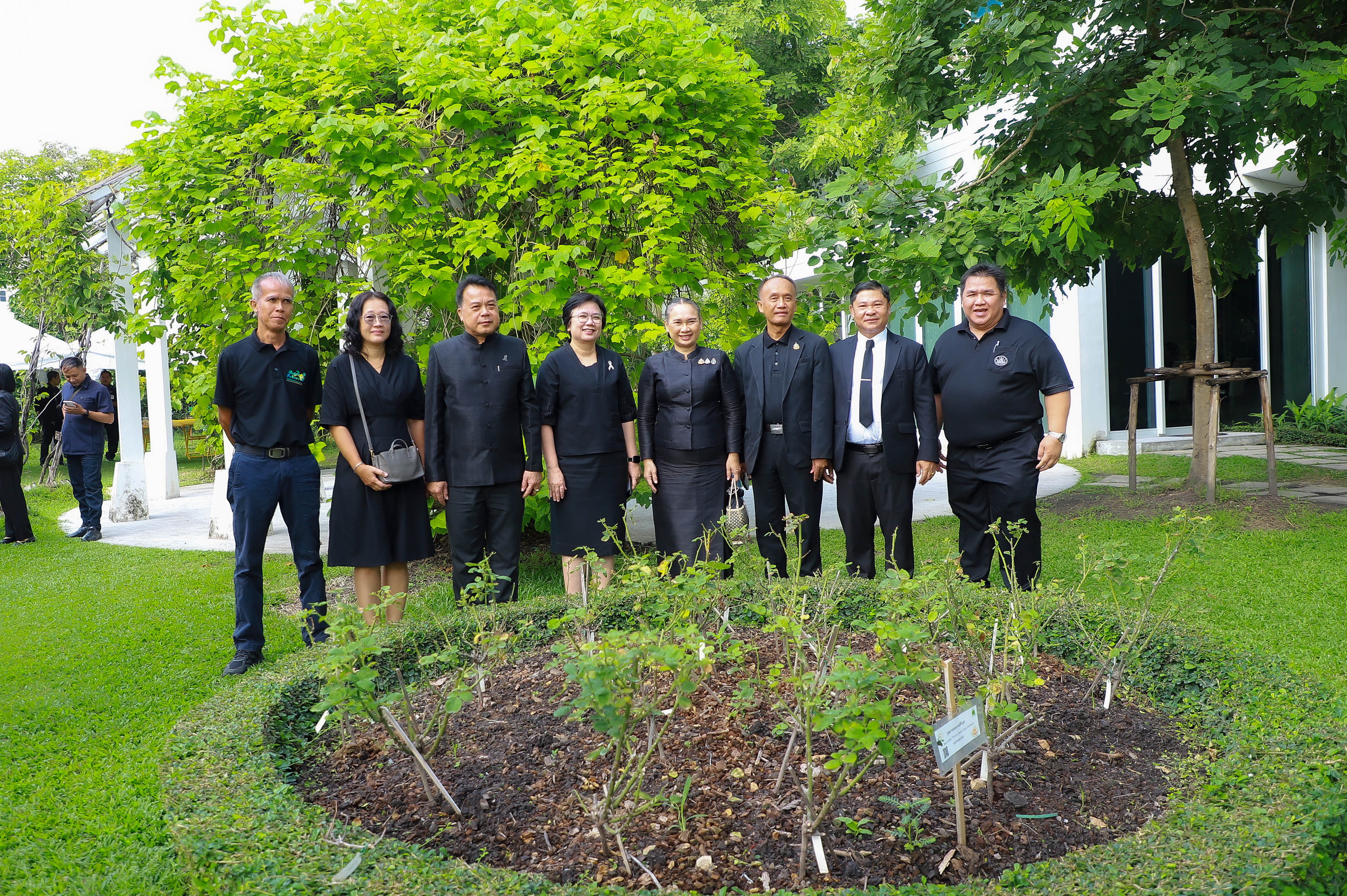 title - ส.ป.ก. เข้าร่วมพิธีเจริญพระพุทธมนต์บำเพ็ญพระราชกุศล ถวายความอาลัยแด่ สมเด็จพระนางเจ้าสิริกิติ์ พระบรมราชินีนาถ พระบรมราชชนนีพันปีหลวง และสมเด็จพระเจ้าลูกเธอ เจ้าฟ้าพัชรกิติยาภา นเรนทิราเทพยวดี กรมหลวงราชสาริณีสิริพัชร มหาวัชรราชธิดา